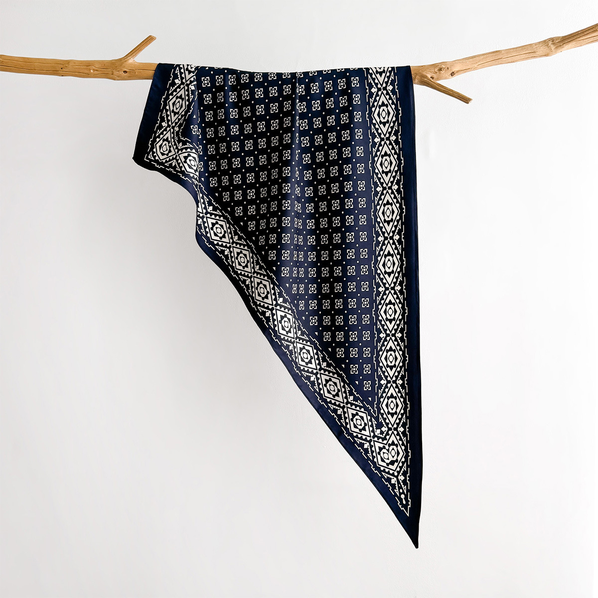 Retro bedrukte vierkante sjaal - Face Scarf Mask recensie en prijs